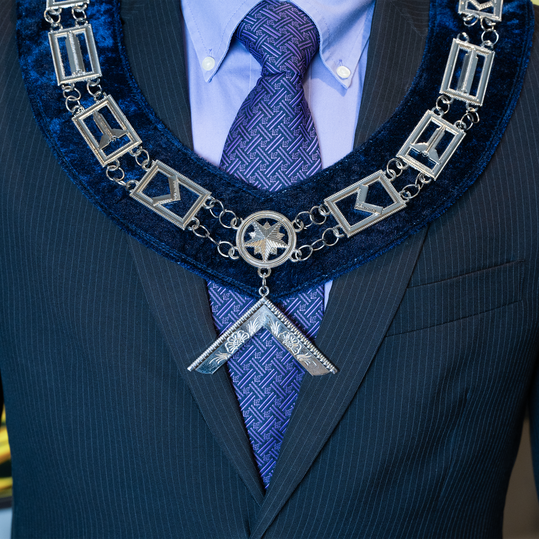 Worshipful Master Masonic Jewel – Authentic Blue Lodge Officer Jewel | Silver-Plated Masonic Regalia for Lodge Installations | Zeebro