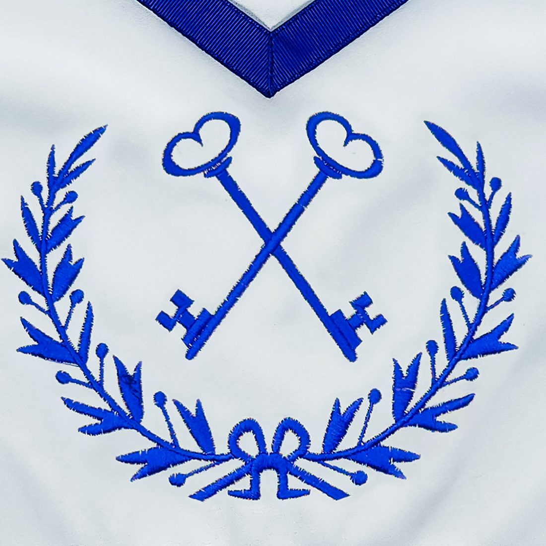 Blue Lodge Treasurer Apron – Masonic Officer Regalia with Machine Embroidered Wreath & Crossed Keys – Royal Blue Ribbon Detailing